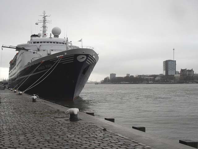 Cruiseschip ms Marco Polo van Cruise & Maritime Voyages aan de Cruise Terminal Rotterdam